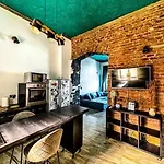 Cozy & Charming Apt. Downtown