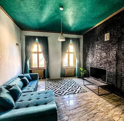 Cozy & Charming Apt. Downtown